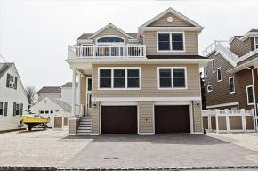 Awesome Home In Peahala Park With 4 Bedrooms, Internet And Wifi